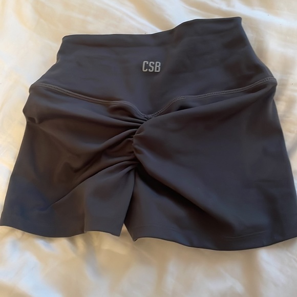 Serenity Scrunch Shorts 2" XS - Picture 4 of 5